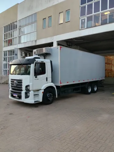 Caminhão Truck 24-280 Baú Refrigerado