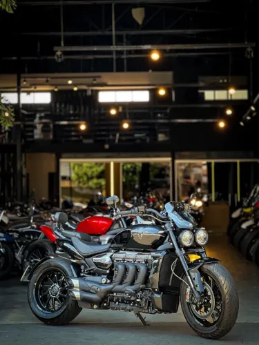 TRIUMPH ROCKET 3 GT STORM