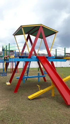 Casinha parquinho escorregador balanço brinquedo carrossel gangorra playground parque