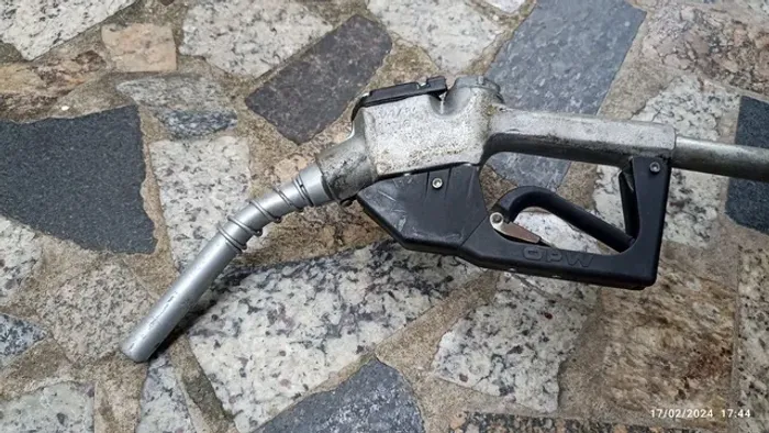 Bico de bomba de gasolina antigo