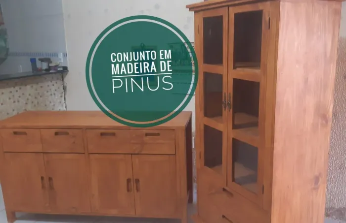 Cristaleira rústica em madeira de pinus 