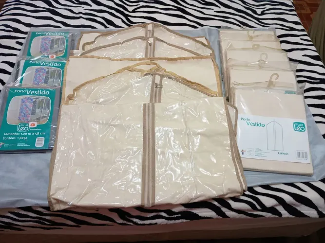 16 Capas Protetora p/ Roupas c/zíper 1,40 x 0,58 cm - lote 16 pçs