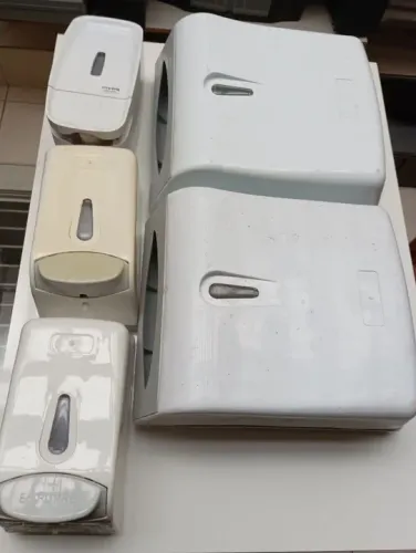 Kit 3 dispenser sabonete líquido e 2 suportes de papel toalha