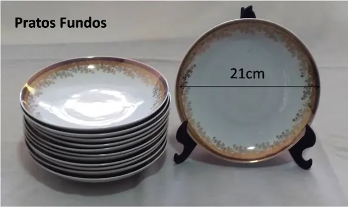 Jogo de Pratos Fundos em Porcelana Steatita Original, anos 60, rico em detalhes em