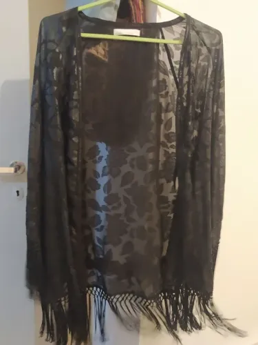 Bershka Kimono NOVO elegante preto, com pedrinhas de adorno, trazido da Europa (Zara)
