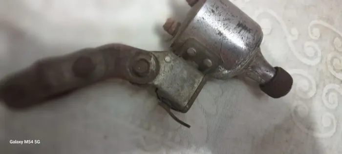 Dinamo antigo de bicicleta