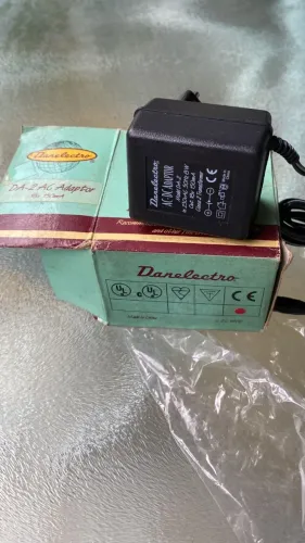 FONTE 220v DANELECTRO 18V p/ pedais