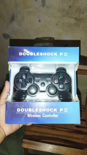 Controle recarregável pra Playstation 3.
