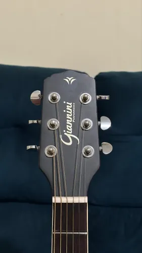 Violão giannini