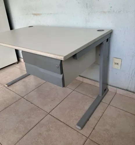 Mesa para escritório muito resistente