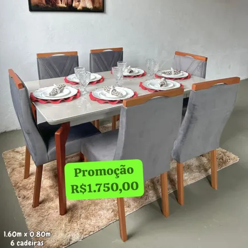 Mesa tampo com vidro e cadeiras em diversas cores
