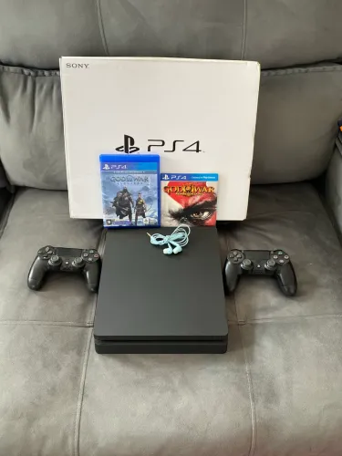 Vendo PS4 em ótimo estado.