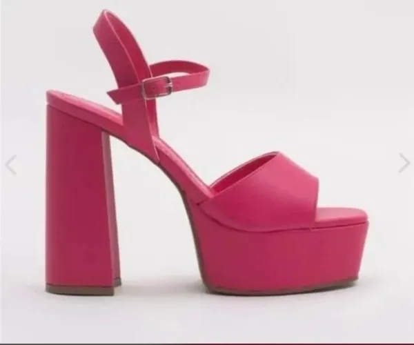 Sandália plataforma rosa, salto alto grosso