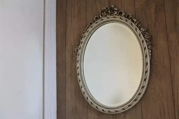 Espelho Veneziano Bizotado Oval - Diametro Maior 55cm -Origem Italia 1940
