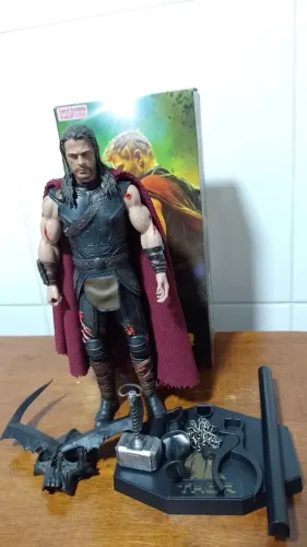 Estátua Thor Ragnarok - Crazy Toys 1/6