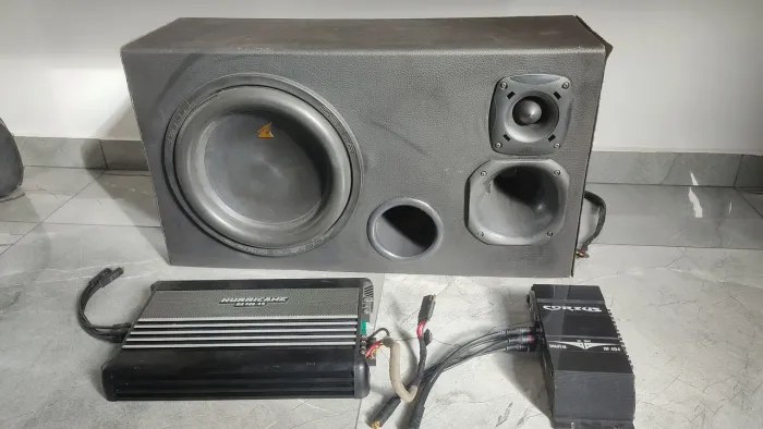 Som Auto - Caixa Selada + Amplificadores Hurricane e Corzus
