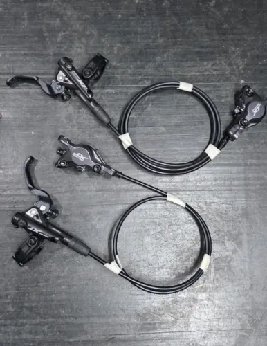 Freios Shimano XT M8100 c/ Pastilhas Resina Comum