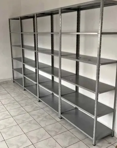 Estantes de aço reforçadas