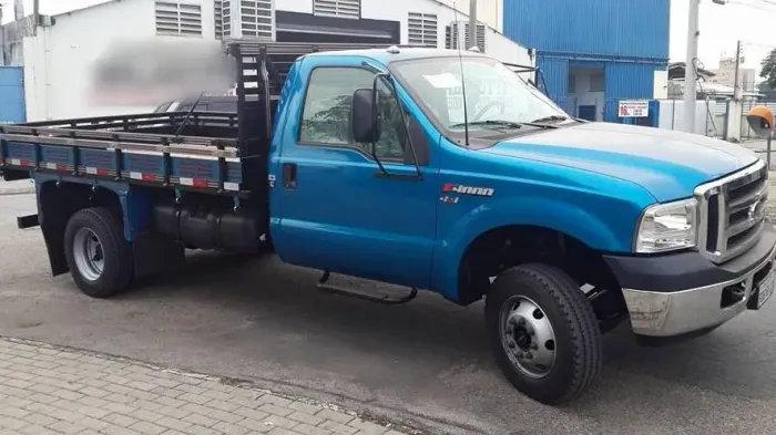 F4000 carroceria ano 2015