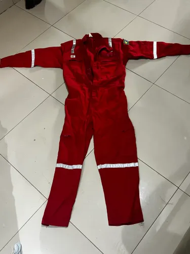 Macacão de Trabalho Vermelho com Faixas Refletivas - Tamanho 58