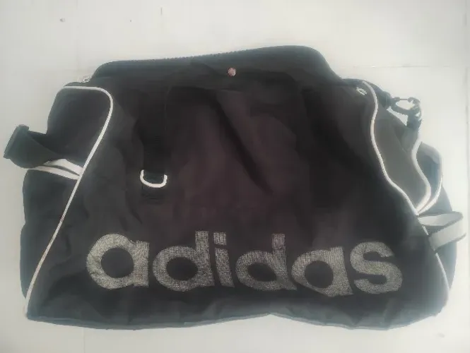 Bolsa / bolsão Adidas original em bom estado!.