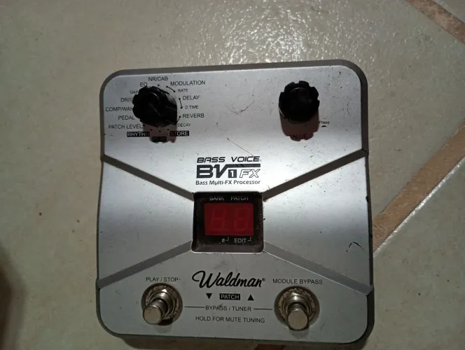 Pedal de efeitos para baixo Waldman BVO FX