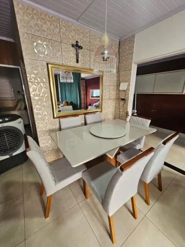 Mesa de Jantar com Tampo laca e pintura laqueada 