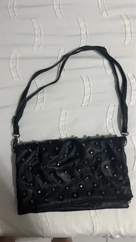 Bolsa de Ombro Preta com Detalhes
