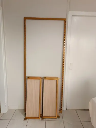 Móvel de Parede em Metalon com Prateleiras Removíveis 