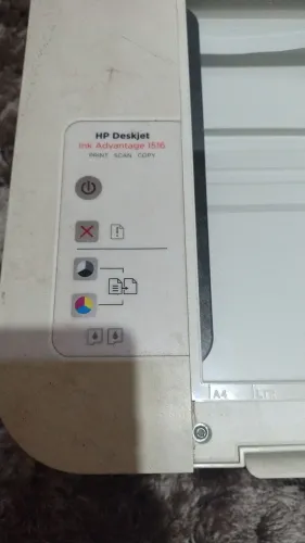 Impressora HP Deskjet advantagen 1516 precisa limpeza e troca de cartuchos
