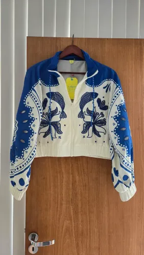 Windbreaker bordada FARM 