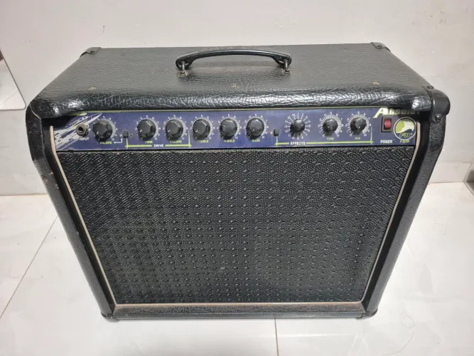 Meteoro Absolut com foot switch 100w amplificador de guitarra