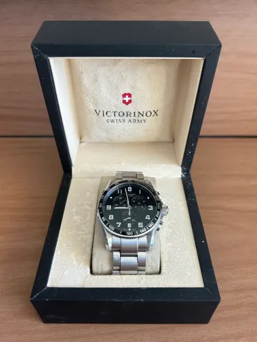 Relógio Victorinox - Mod: Chrono Classic XIs - Ref: 241650 (Usado)