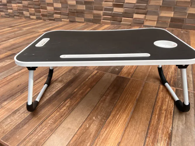 Mesa para estudo de sofá e cama 