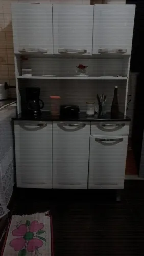 Armário de cozinha branco em perfeito estado