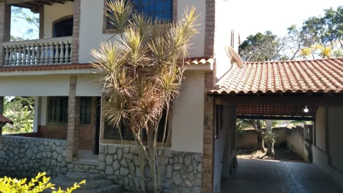 Excelente Casa em Araruama 04 qtos 03 Banh  150 mt da RJ 104  e ônibus p/ vários lugares