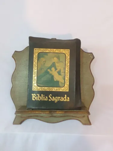 Suporte com Bíblia