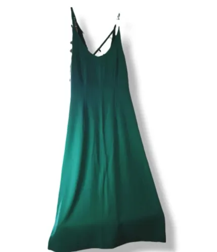 Vestido longo ele é más claro que en las fotos.