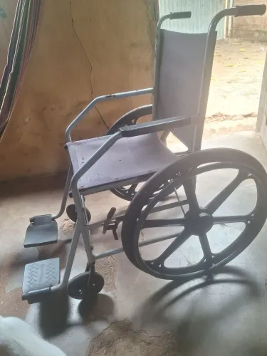 Cadeira de rodas para área externa