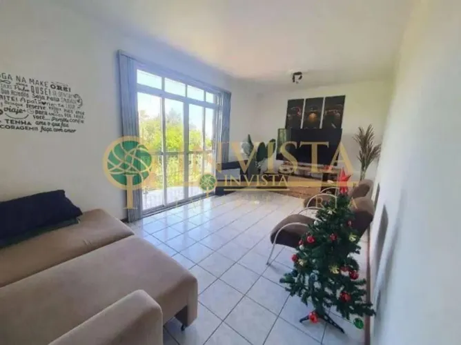 Casa de 3 quartos à venda em São José, sacadas, amplo quintal, 4 vagas - Praia Comprida.
