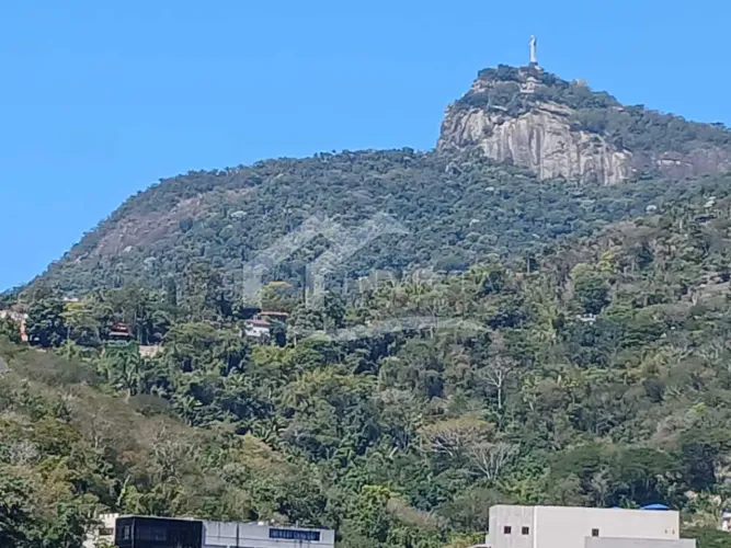 Maravilhosa cobertura com area externa e uma linda vista para o cristo!!!!!