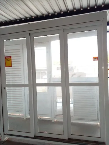 porta de correr de aluminio branca 204x2,10 com vidro 2.500 a vista