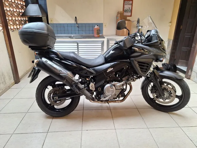 SUZUKI DL 650 V-STROM  TROCO E FINANCIO ACEITO CARRO OU MOTO MAIOR OU MENOR VALOR 