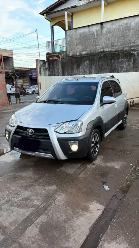 Toyota Etios Cross 1.5 Flex 16V 5P Mec. 2014