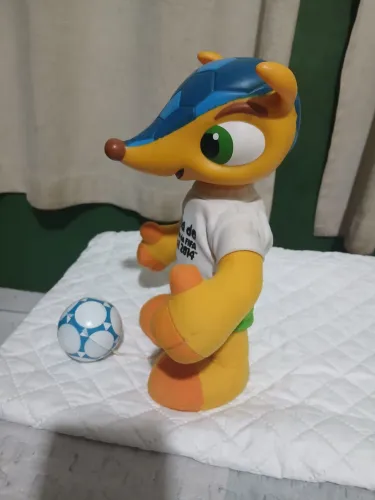 Boneco Fuleco copa 2014 em boas condições sem mecanismo 