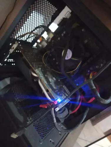 COMPUTADOR PARCIALMENTE COMPLETO