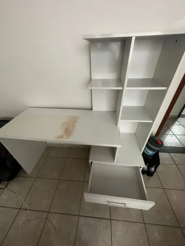 Escrivaninha com Gavetas - Usada, em Bom Estado