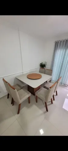 Mesa com 6 cadeiras