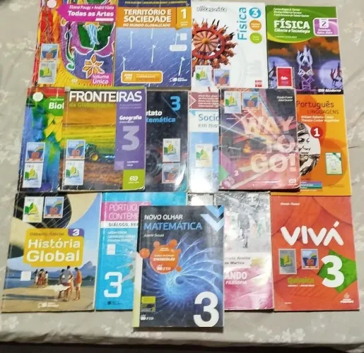 Livros didáticos escolares