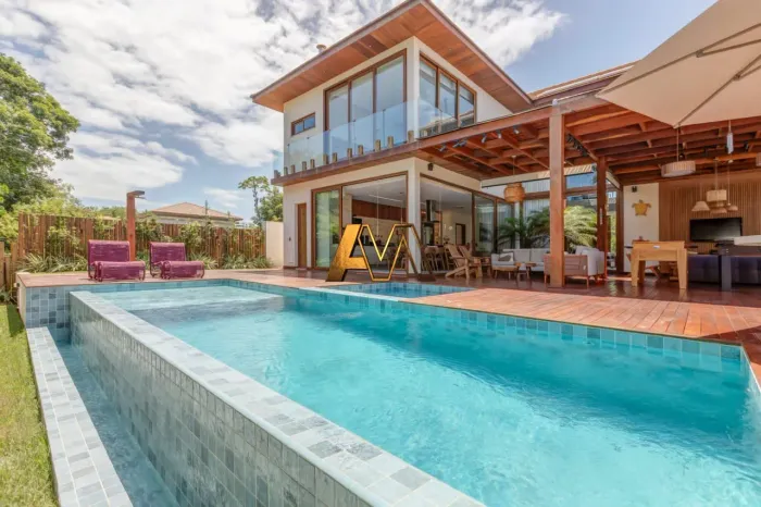 Casa à venda no bairro Praia do Forte - Mata de São João/BA